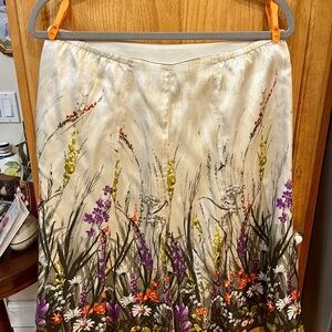 Chico's Silk blend Cream Floral A-Line Skirt, size 1, excellent pre-owned lovely